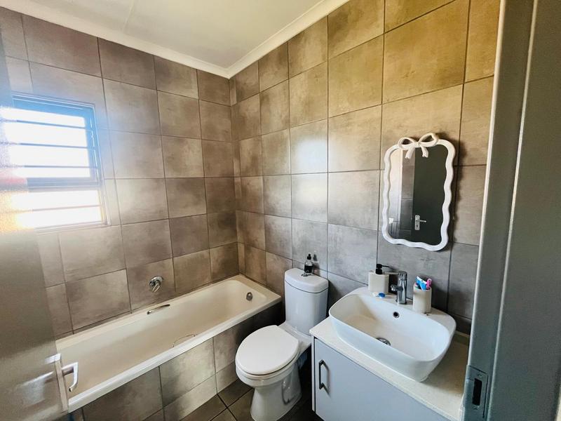 2 Bedroom Property for Sale in Groblerpark Gauteng