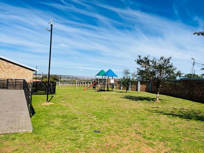 2 Bedroom Property for Sale in Groblerpark Gauteng