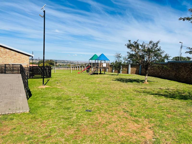 2 Bedroom Property for Sale in Groblerpark Gauteng