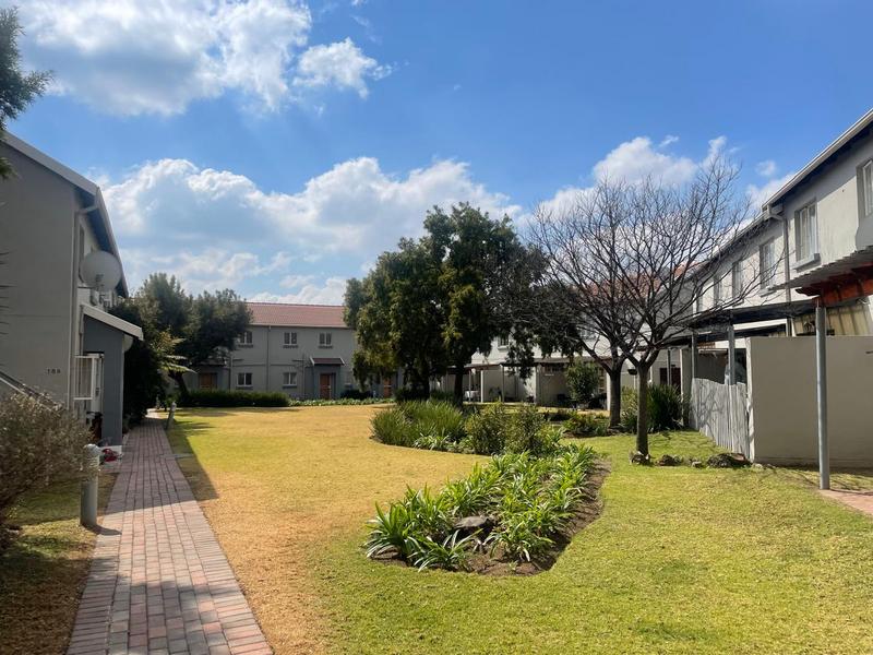 To Let 2 Bedroom Property for Rent in Greenstone Hill Gauteng