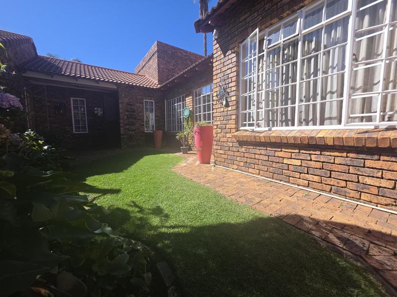 3 Bedroom Property for Sale in Brackendowns Gauteng