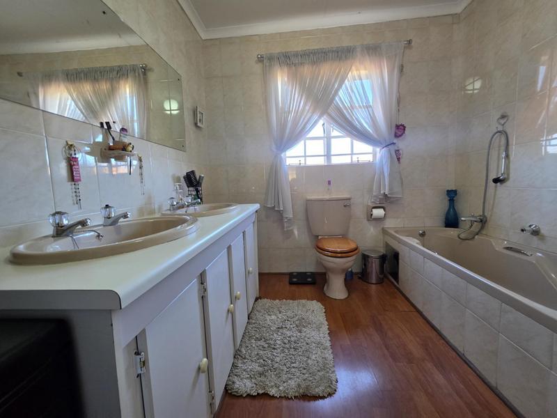 3 Bedroom Property for Sale in Brackendowns Gauteng