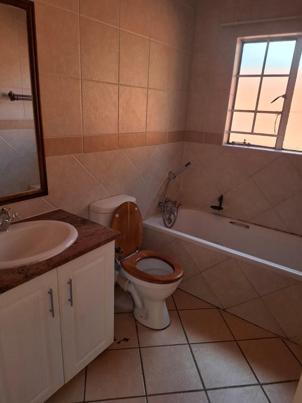To Let 2 Bedroom Property for Rent in Mooikloof Ridge Gauteng