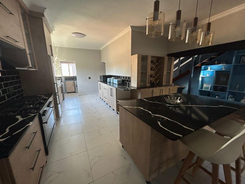 5 Bedroom Property for Sale in Doringkloof Gauteng