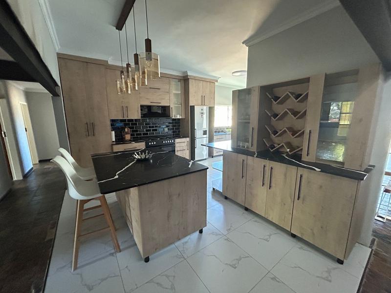 5 Bedroom Property for Sale in Doringkloof Gauteng