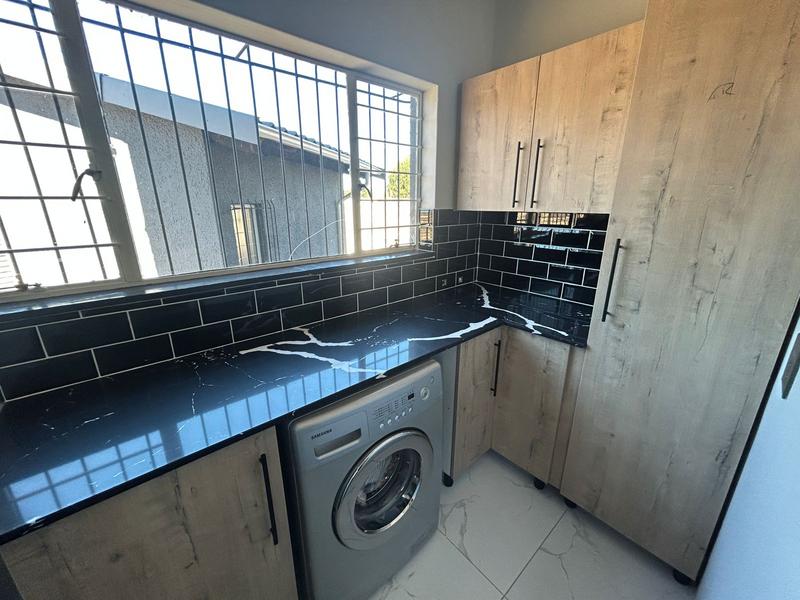 5 Bedroom Property for Sale in Doringkloof Gauteng