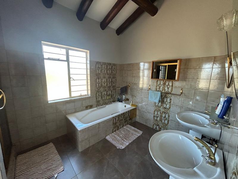 5 Bedroom Property for Sale in Doringkloof Gauteng