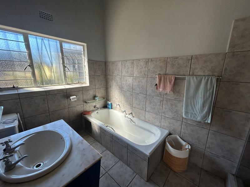 5 Bedroom Property for Sale in Doringkloof Gauteng