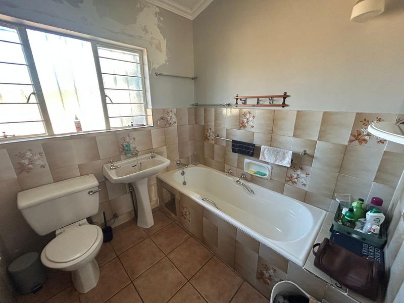 5 Bedroom Property for Sale in Doringkloof Gauteng
