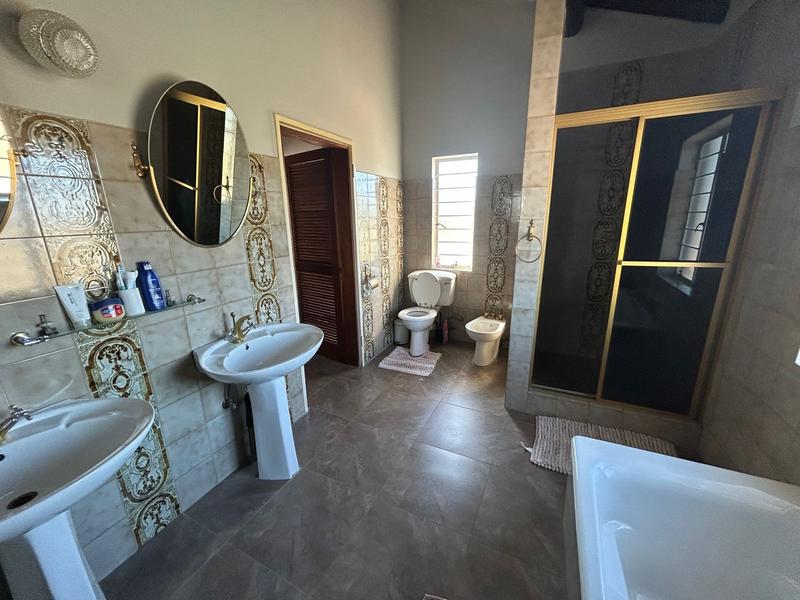 5 Bedroom Property for Sale in Doringkloof Gauteng
