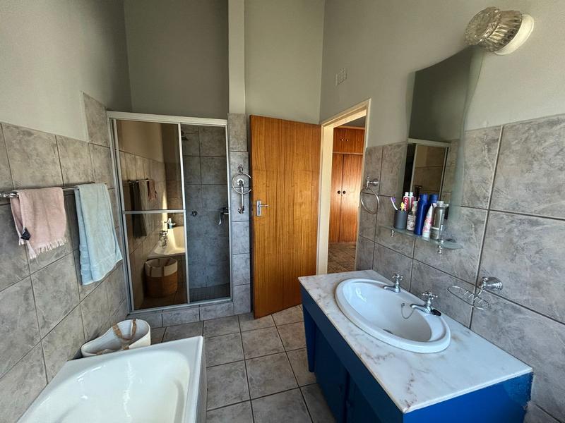5 Bedroom Property for Sale in Doringkloof Gauteng