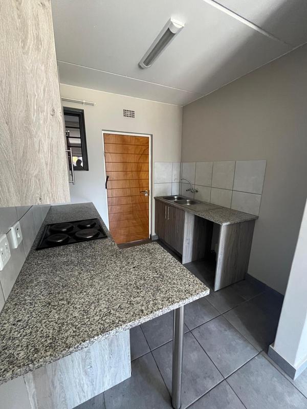 2 Bedroom Property for Sale in Grand Central Gauteng