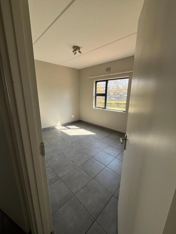 2 Bedroom Property for Sale in Grand Central Gauteng