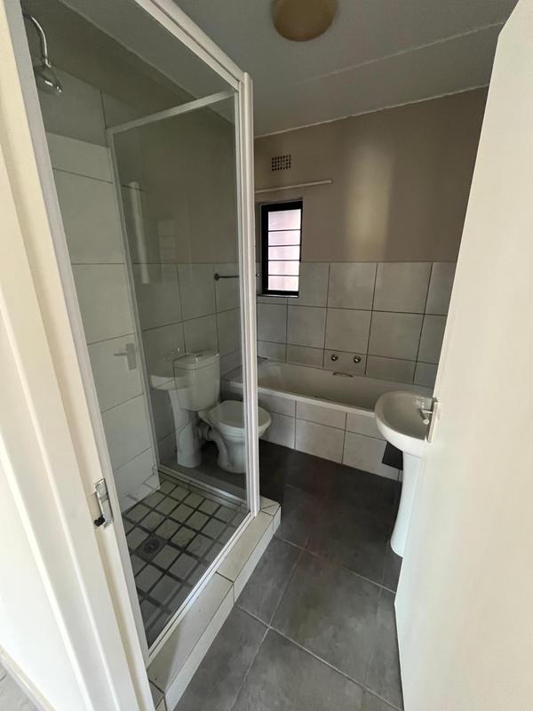 2 Bedroom Property for Sale in Grand Central Gauteng