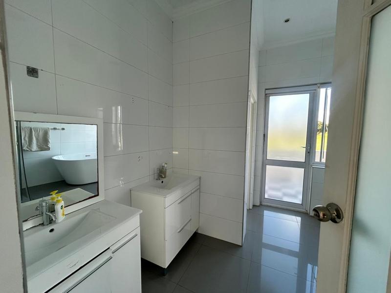 5 Bedroom Property for Sale in Blue Valley Golf Estate Gauteng