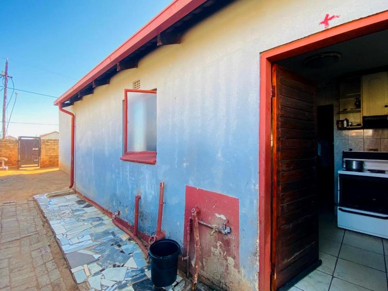 2 Bedroom Property for Sale in Protea Glen Gauteng