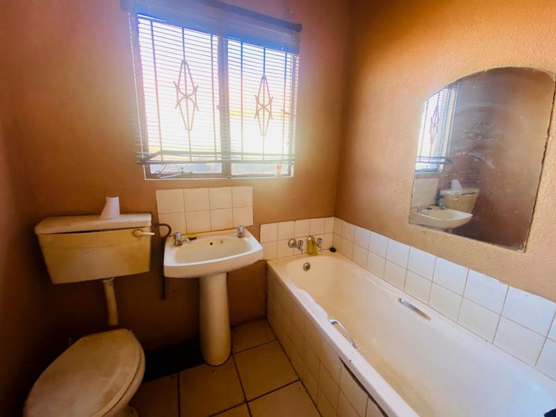 2 Bedroom Property for Sale in Protea Glen Gauteng