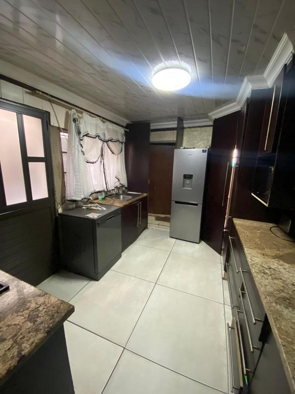 5 Bedroom Property for Sale in Tsakane Gauteng