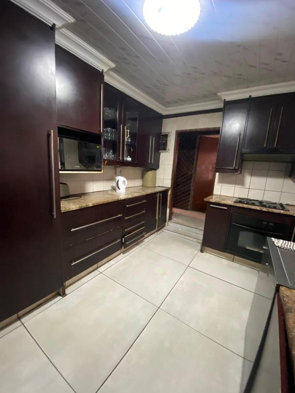 5 Bedroom Property for Sale in Tsakane Gauteng