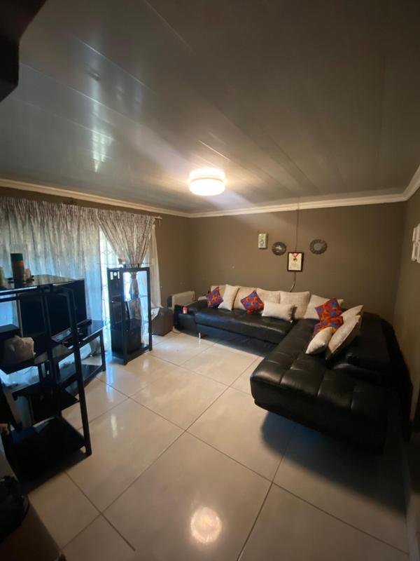 5 Bedroom Property for Sale in Tsakane Gauteng