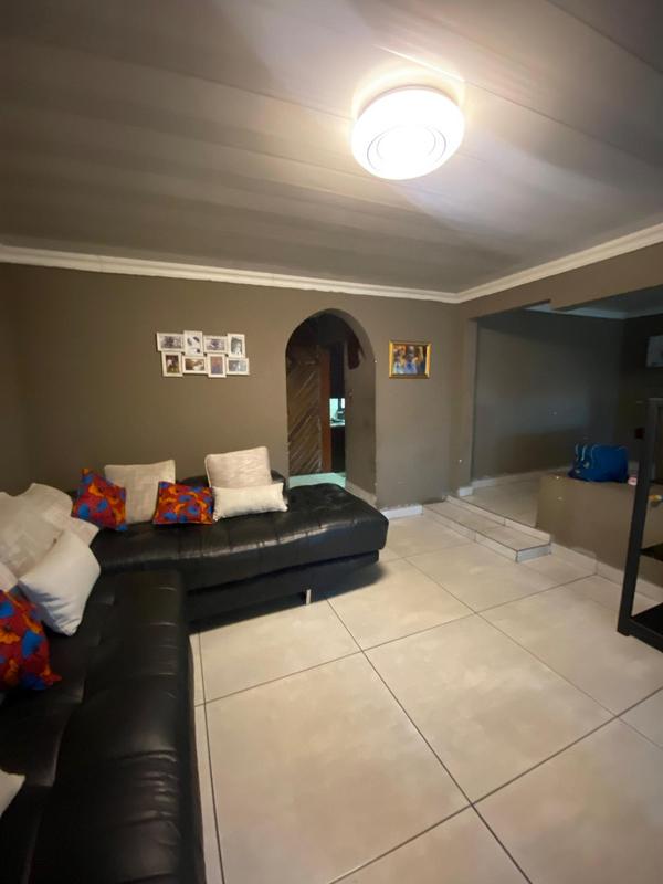 5 Bedroom Property for Sale in Tsakane Gauteng
