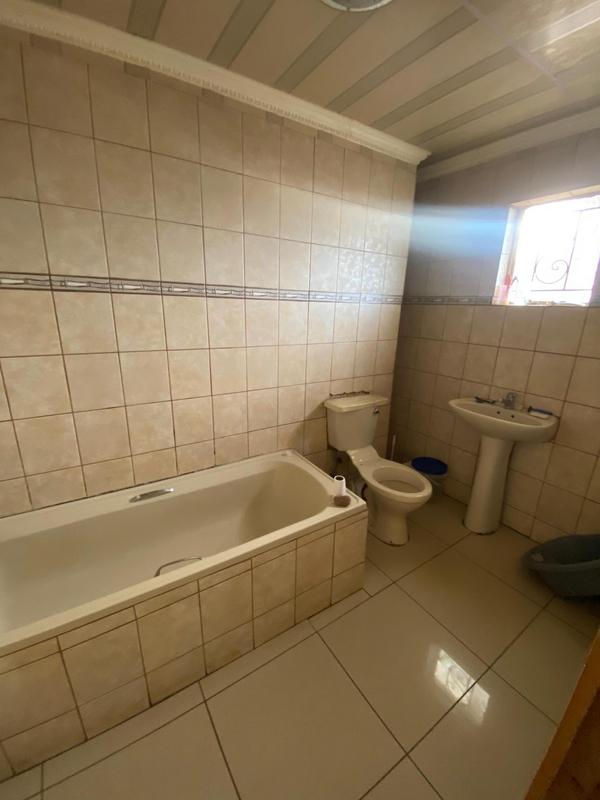 5 Bedroom Property for Sale in Tsakane Gauteng