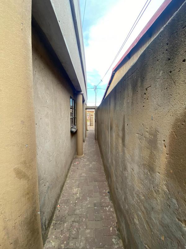5 Bedroom Property for Sale in Tsakane Gauteng
