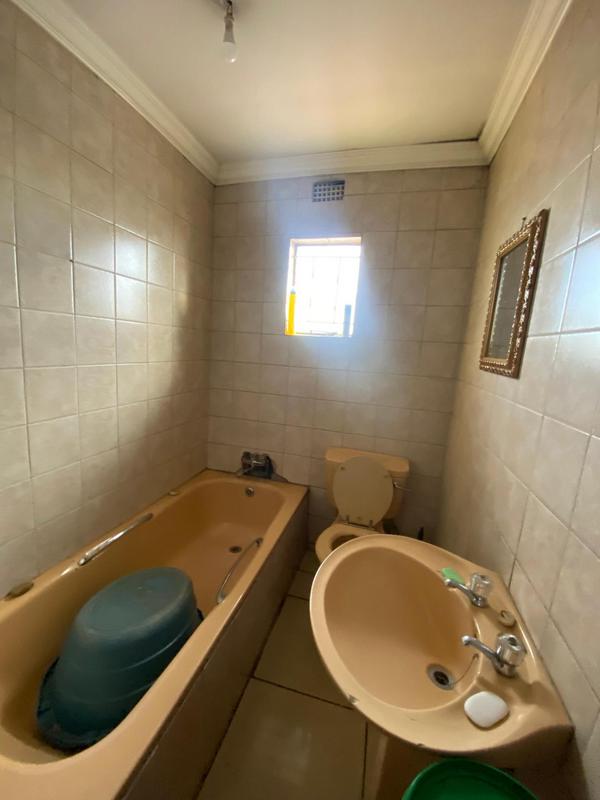 5 Bedroom Property for Sale in Tsakane Gauteng