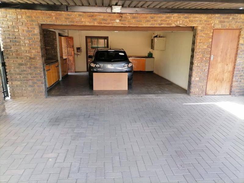 4 Bedroom Property for Sale in Dorandia Gauteng
