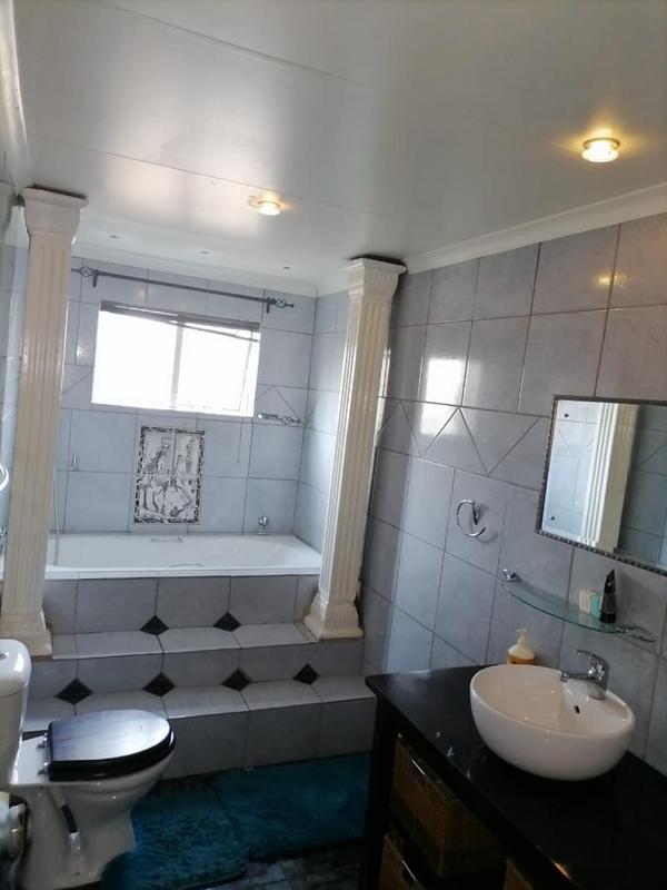 4 Bedroom Property for Sale in Dorandia Gauteng