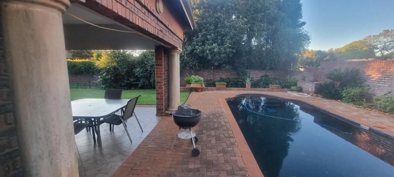 5 Bedroom Property for Sale in Eldoraigne Gauteng