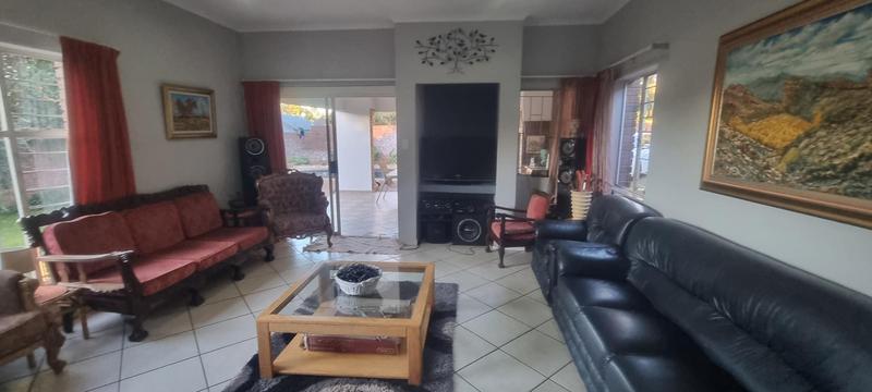 5 Bedroom Property for Sale in Eldoraigne Gauteng