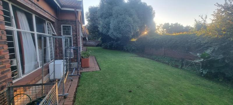 5 Bedroom Property for Sale in Eldoraigne Gauteng