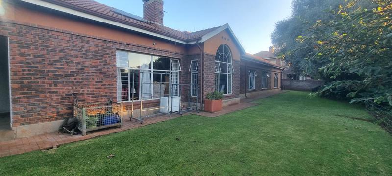 5 Bedroom Property for Sale in Eldoraigne Gauteng