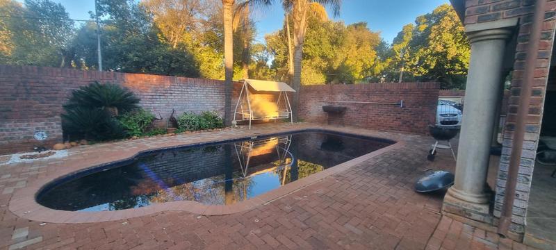 5 Bedroom Property for Sale in Eldoraigne Gauteng
