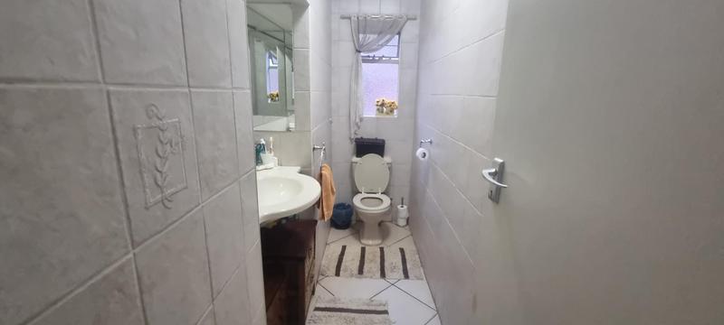 5 Bedroom Property for Sale in Eldoraigne Gauteng