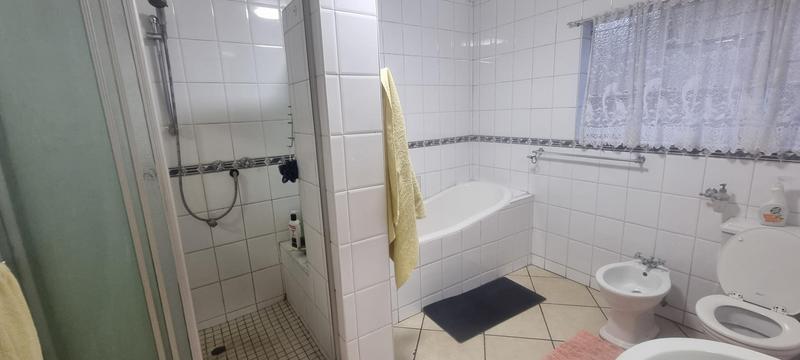 5 Bedroom Property for Sale in Eldoraigne Gauteng