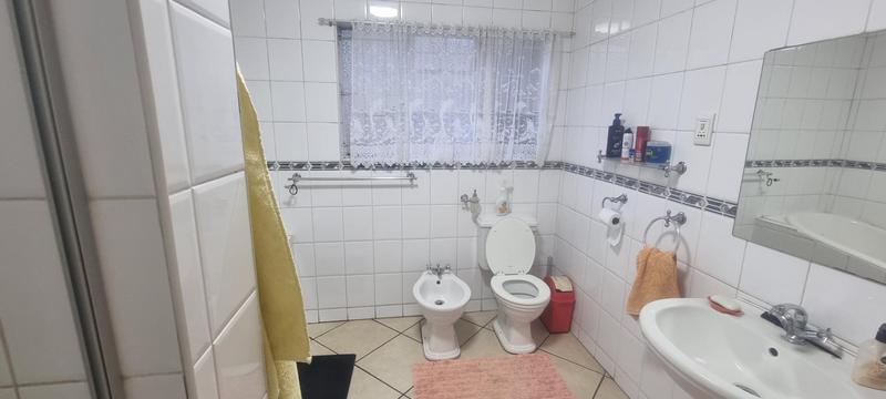 5 Bedroom Property for Sale in Eldoraigne Gauteng