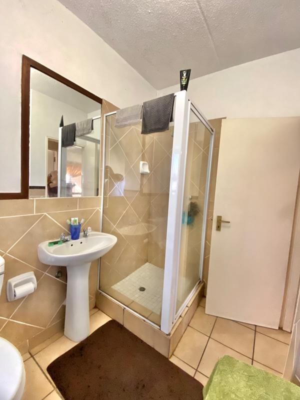 1 Bedroom Property for Sale in Pineslopes Gauteng