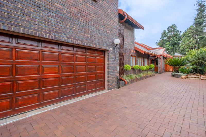 4 Bedroom Property for Sale in Wilro Park Gauteng