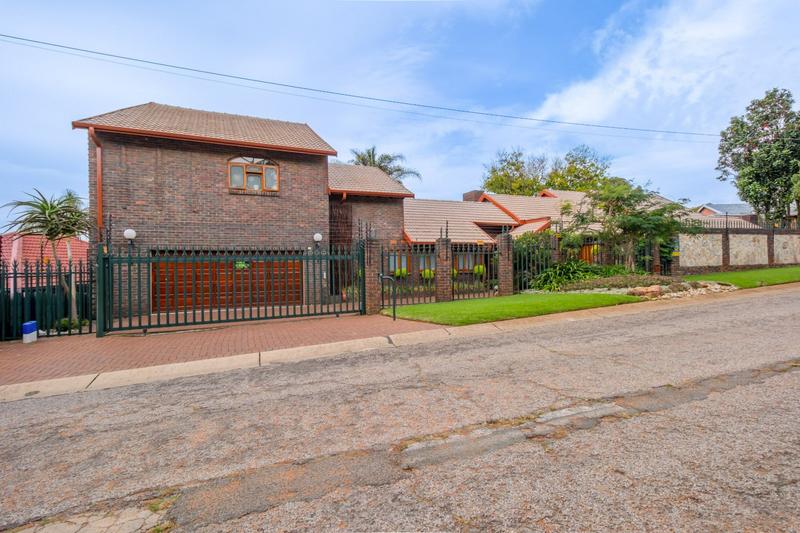 4 Bedroom Property for Sale in Wilro Park Gauteng