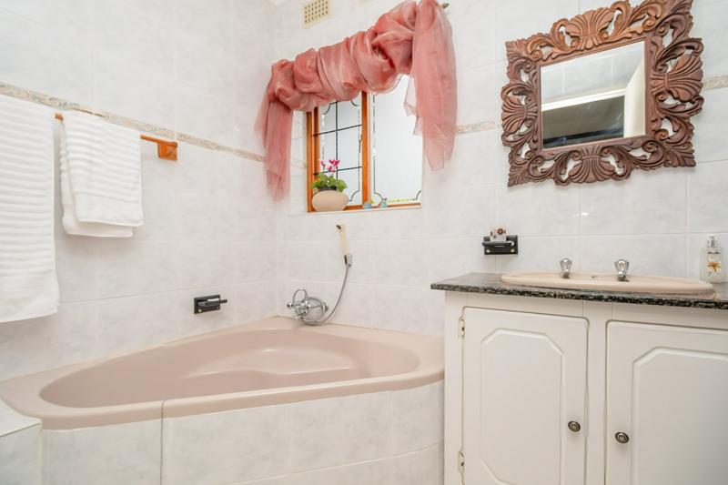 4 Bedroom Property for Sale in Wilro Park Gauteng