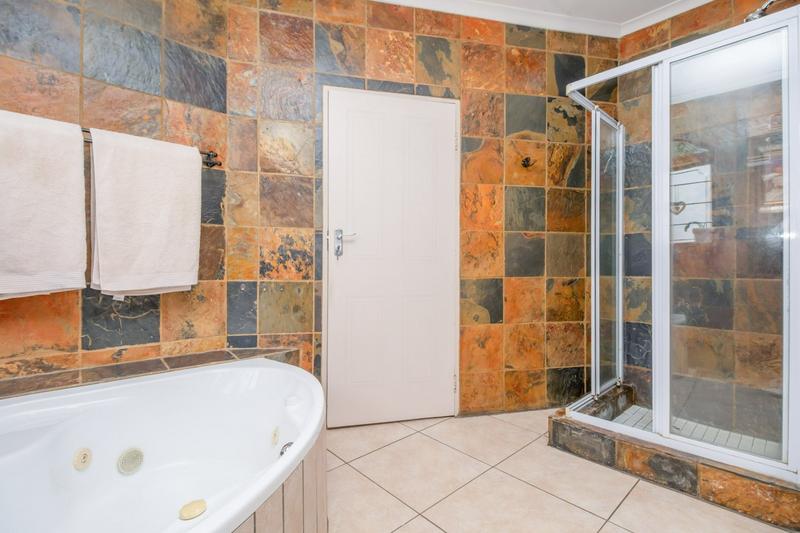 4 Bedroom Property for Sale in Wilro Park Gauteng