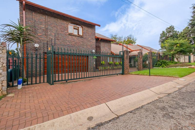 4 Bedroom Property for Sale in Wilro Park Gauteng