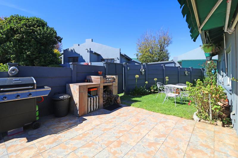 2 Bedroom Property for Sale in Roodekrans Gauteng