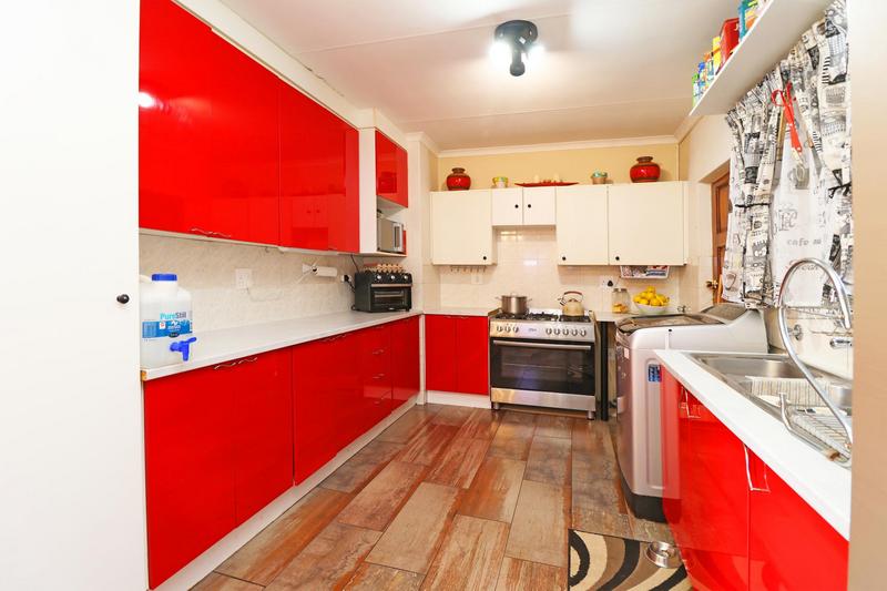 2 Bedroom Property for Sale in Roodekrans Gauteng