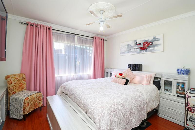 2 Bedroom Property for Sale in Roodekrans Gauteng