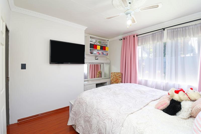 2 Bedroom Property for Sale in Roodekrans Gauteng