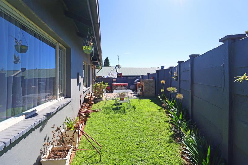 2 Bedroom Property for Sale in Roodekrans Gauteng