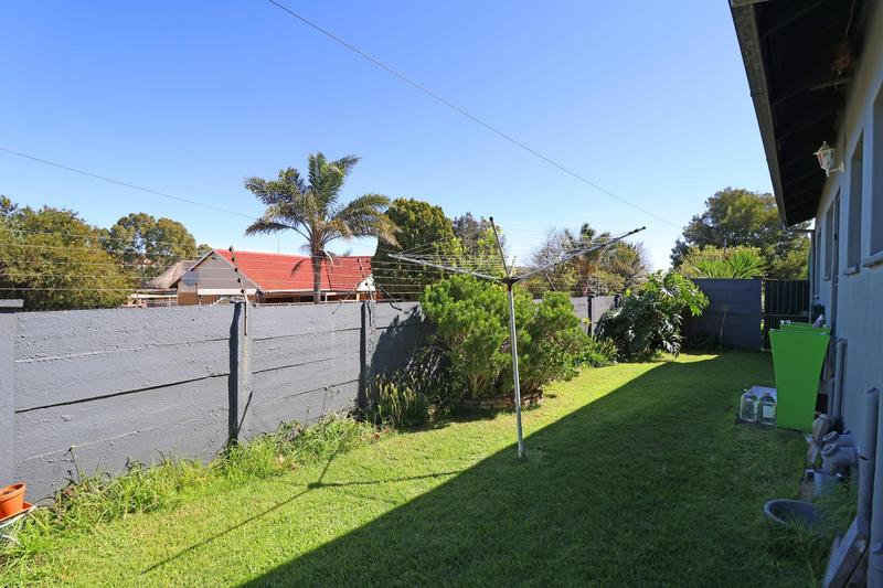 2 Bedroom Property for Sale in Roodekrans Gauteng